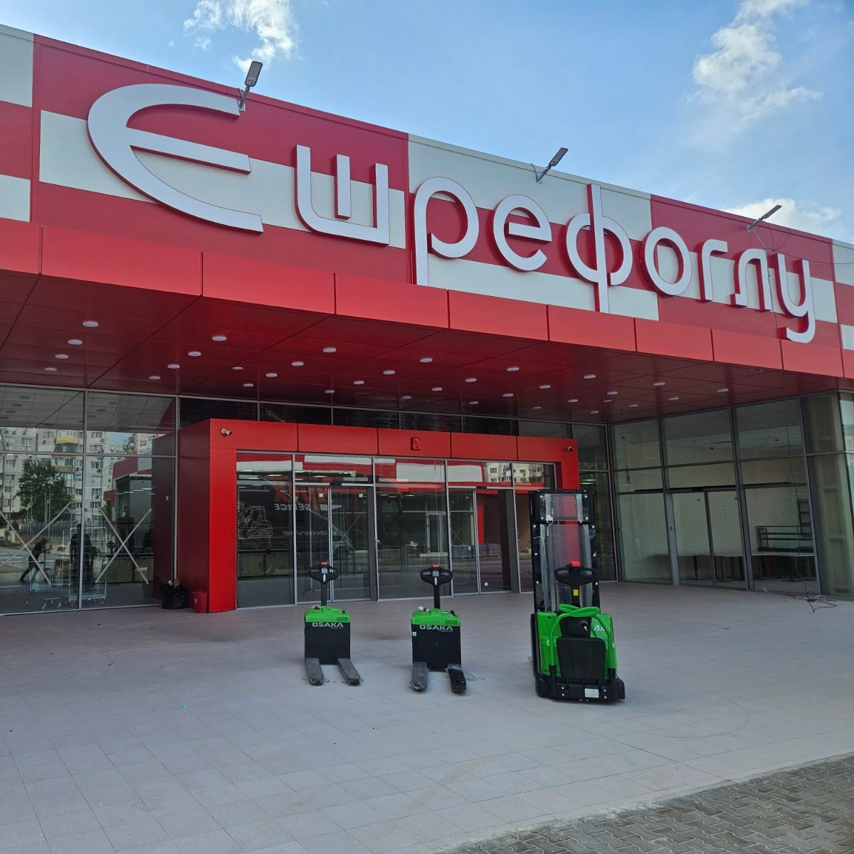 Нов модерен супермаркет във Варна с нова OSAKA складова техника